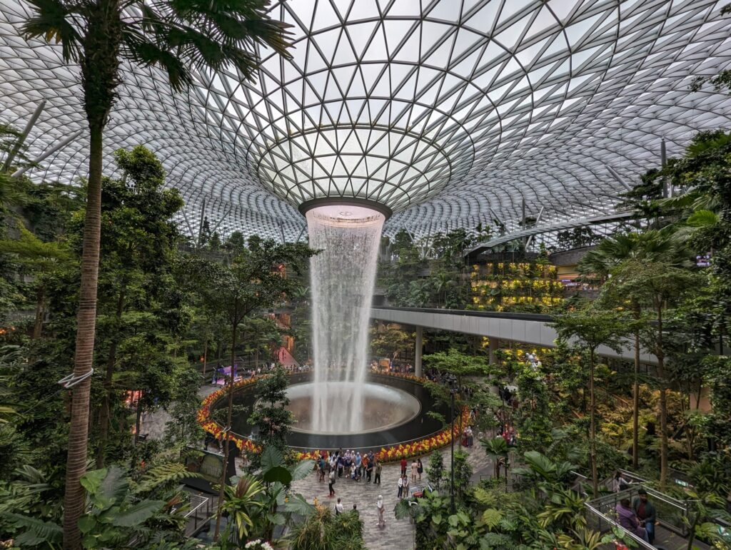 Het Jewel Changi op de luchthaven van Singapore - Reistrends in 2025